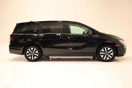 Crystal Black Pearl 2025 Honda Odyssey EX-L