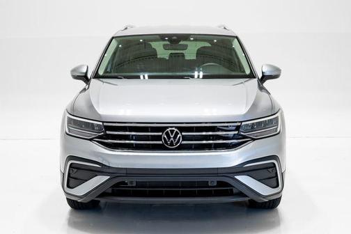 Silver Metallic 2024 Volkswagen Tiguan 2.0T SE