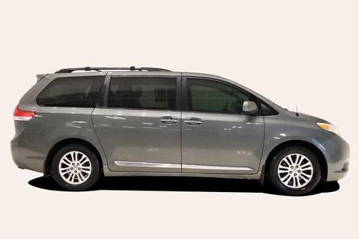 2013 Toyota Sienna XLE