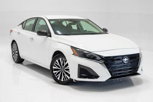 Glacier White 2025 Nissan Altima 2.5 SV