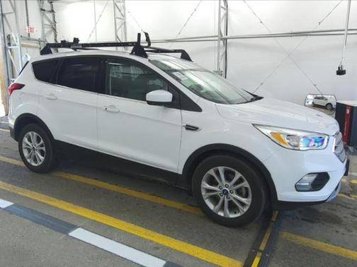 Oxford White 2019 Ford Escape SE