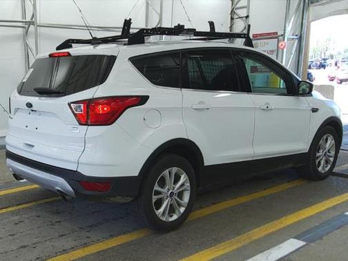 Oxford White 2019 Ford Escape SE