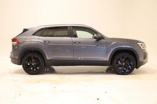 Platinum Gray Metallic 2024 Volkswagen Atlas Cross Sport 2.0T SE w/Technology