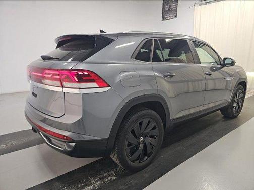 Platinum Gray Metallic 2024 Volkswagen Atlas Cross Sport 2.0T SE w/Technology