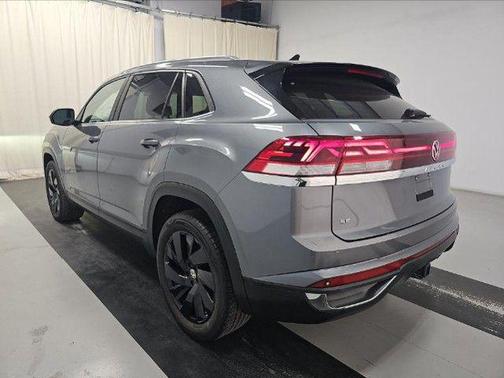 Platinum Gray Metallic 2024 Volkswagen Atlas Cross Sport 2.0T SE w/Technology
