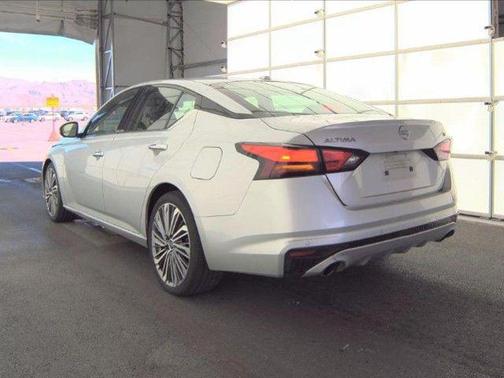 Brilliant Silver Metallic 2023 Nissan Altima 2.5 SL