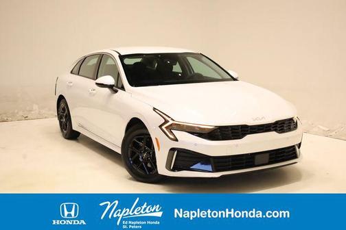 Snow White Pearl 2025 Kia K5 LXS