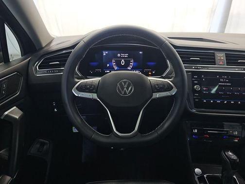 Platinum Gray Metallic 2023 Volkswagen Tiguan 2.0T SE