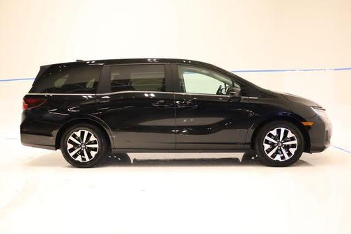 Crystal Black Pearl 2025 Honda Odyssey EX-L
