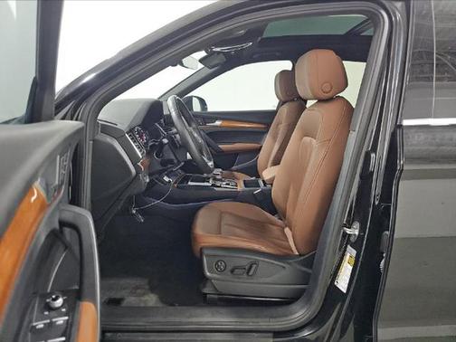 Black Metallic 2022 Audi Q5 45 S line Premium