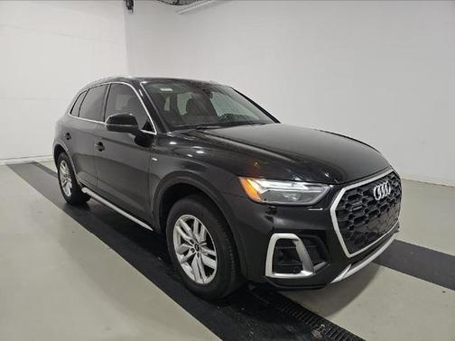 Black Metallic 2022 Audi Q5 45 S line Premium