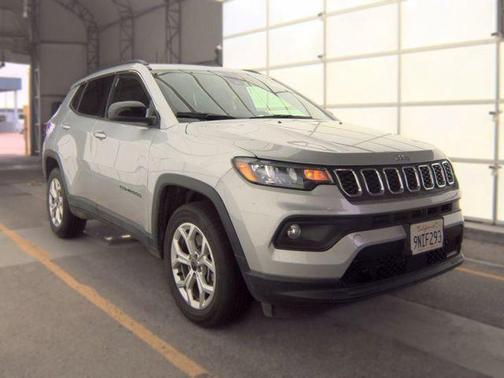 Silver Zynith Metallic Clearcoat 2025 Jeep Compass Latitude