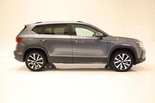 Dusk Blue Metallic 2024 Volkswagen Taos 1.5T SE