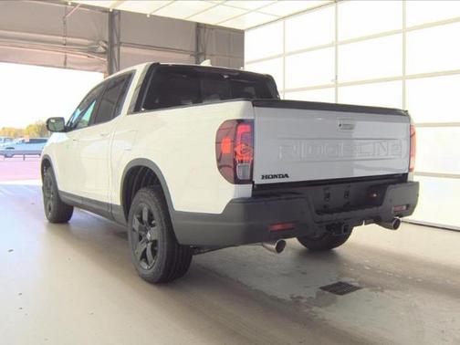 Platinum White Pearl 2026 Honda Ridgeline Black
