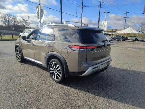 2024 Nissan Pathfinder Platinum