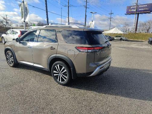 2024 Nissan Pathfinder Platinum