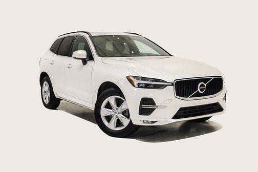 2022 Volvo XC60 B5 Momentum