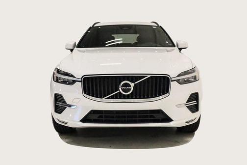 2022 Volvo XC60 B5 Momentum