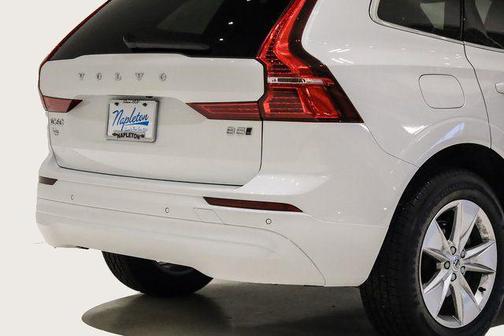 2022 Volvo XC60 B5 Momentum