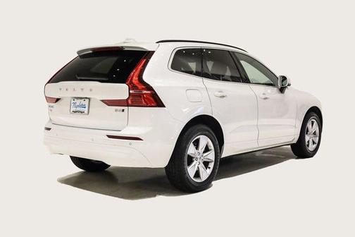 2022 Volvo XC60 B5 Momentum