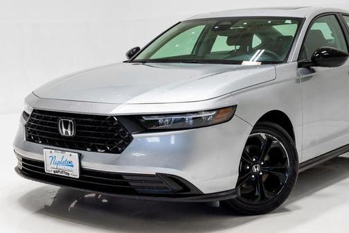 Solar Silver Metallic 2025 Honda Accord SE