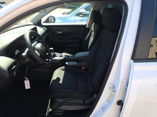 Platinum White Pearl 2026 Honda HR-V LX