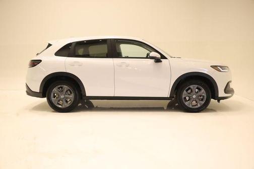 Platinum White Pearl 2026 Honda HR-V LX