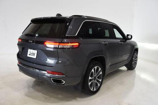 Baltic Gray Metallic Clearcoat 2023 Jeep Grand Cherokee Overland