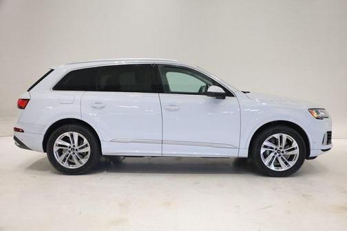 2022 Audi Q7 55 Premium Plus