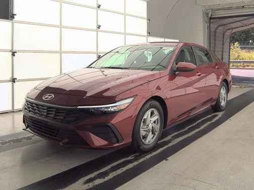 2025 Hyundai ELANTRA SE