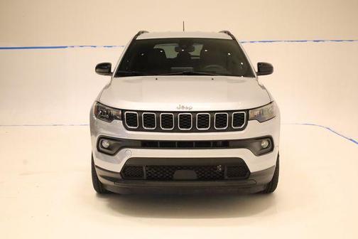 Silver Zynith Metallic Clearcoat 2025 Jeep Compass Latitude
