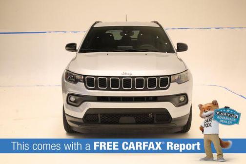 Silver Zynith Metallic Clearcoat 2025 Jeep Compass Latitude