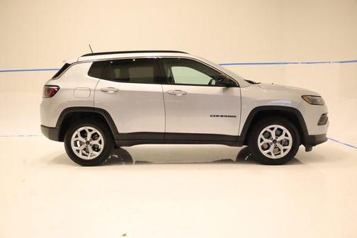 Silver Zynith Metallic Clearcoat 2025 Jeep Compass Latitude