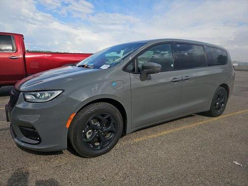 2022 Chrysler Pacifica Hybrid Touring L