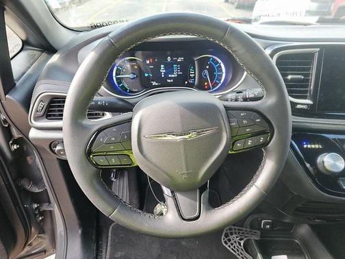 2022 Chrysler Pacifica Hybrid Touring L