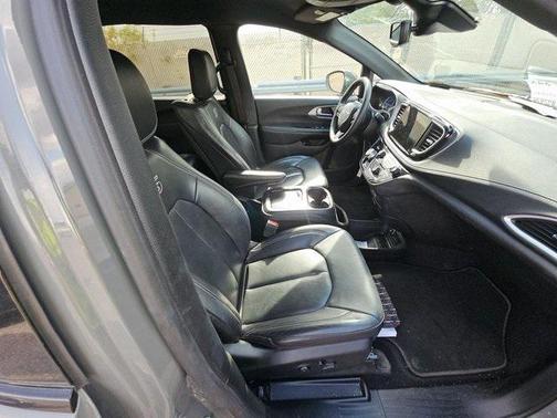 2022 Chrysler Pacifica Hybrid Touring L