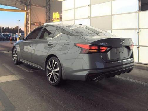 2022 Nissan Altima SR FWD