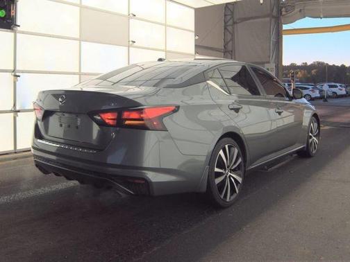 2022 Nissan Altima SR FWD