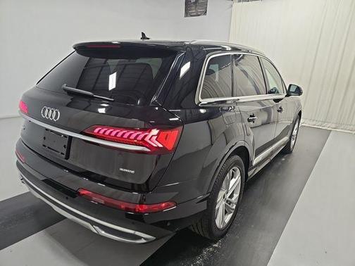 2021 Audi Q7 45 Premium Plus