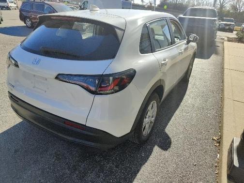 Platinum 2025 Honda HR-V LX