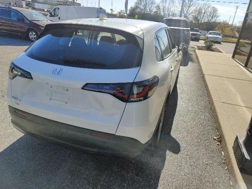 Platinum 2025 Honda HR-V LX