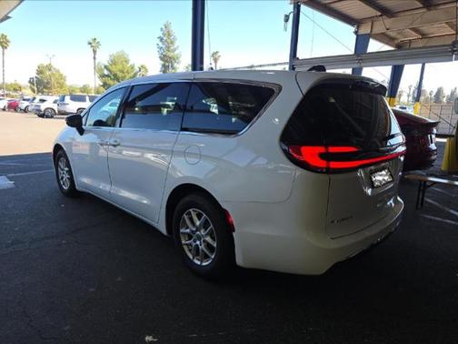 Bright White Clearcoat 2024 Chrysler Pacifica Touring L