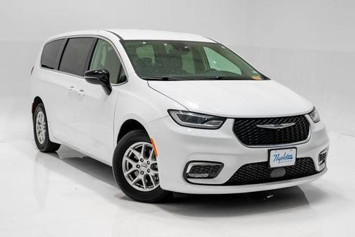 Bright White Clearcoat 2024 Chrysler Pacifica Touring L