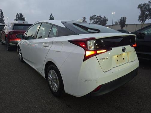 2021 Toyota Prius LE