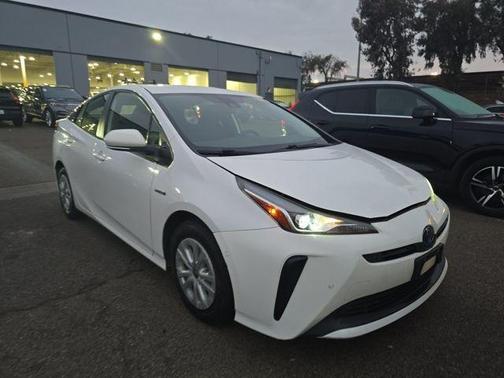 2021 Toyota Prius LE