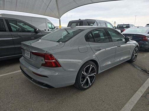 2024 Volvo S60 B5 Core Dark Theme