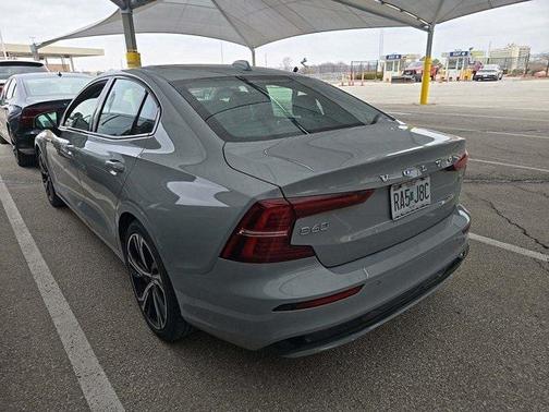 2024 Volvo S60 B5 Core Dark Theme