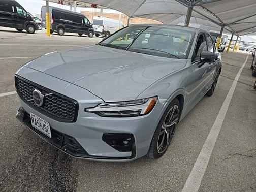 2024 Volvo S60 B5 Core Dark Theme