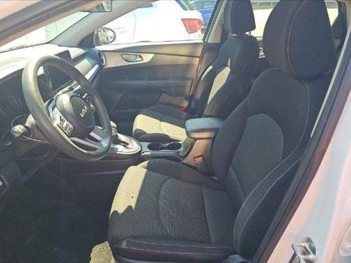 Snow White Pearl 2023 Kia Forte LXS