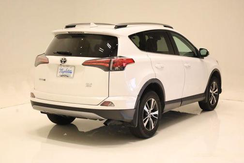 Super White 2018 Toyota RAV4 XLE